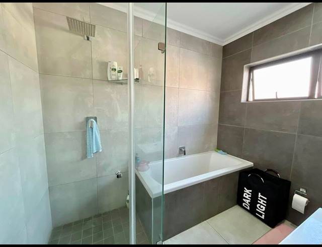 2 BEDROOM APARTMENT FOR SALE IN LYNNWOOD